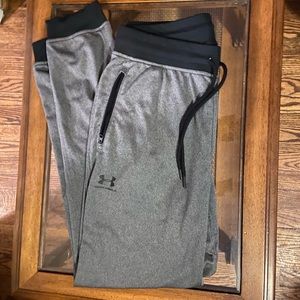UnderArmor Joggers Size: L